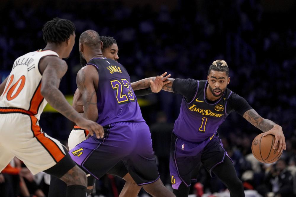 据目击者描 据目击者描